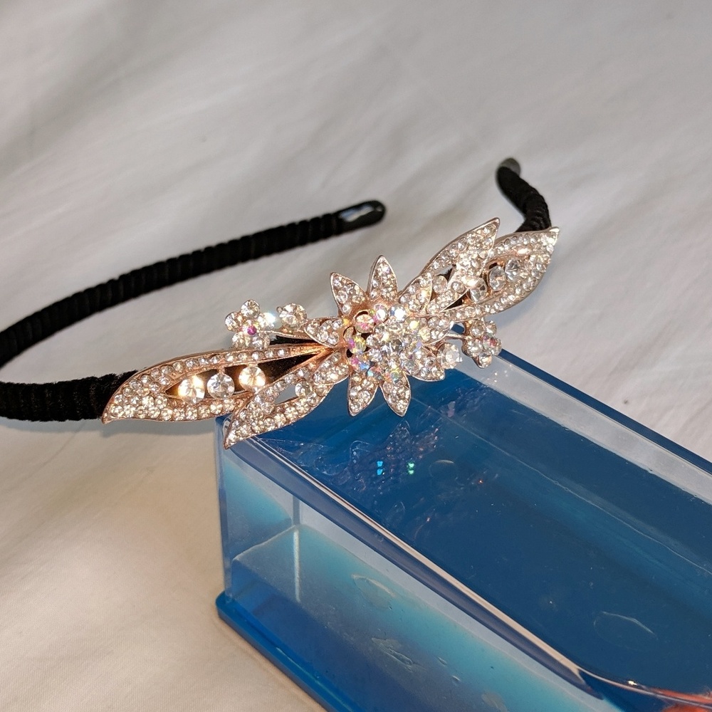 Rhindstond flower headband - Picture 2 of 3